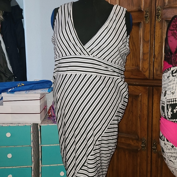 boohoo black and white striped dress